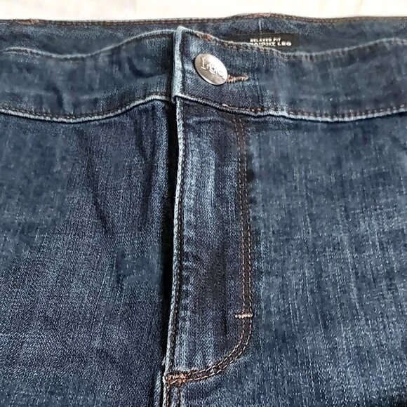 Lee Women's Relaxed Fit Straight Leg Jean  - Size 24 - Picture 10 of 12